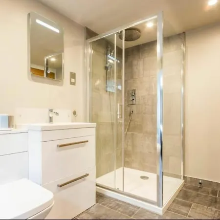 Luxury In Windermere 度假居 鲍内斯温德米尔