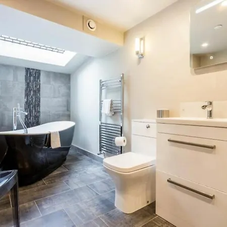 Luxury In Windermere 鲍内斯温德米尔